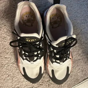 Nike 270 react bleached coral thumbnail 3