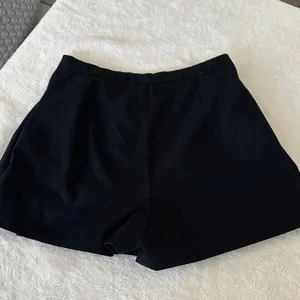 Zara pleated  Black Skorts thumbnail 4