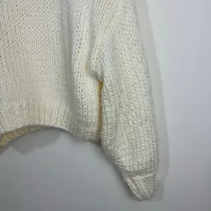 Chicwish Chunky Puff Sleeves Cropped Sweater Size Small Medium in Off White thumbnail 6