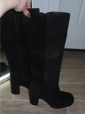 Chelsea & Violet Black Knee-High Block Heel Boots thumbnail 7