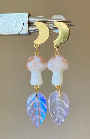 Handmade Kawaii y2k fairy pink mushroom & leaf glass beads moon dangle earrings🍄🌈💕 thumbnail 2