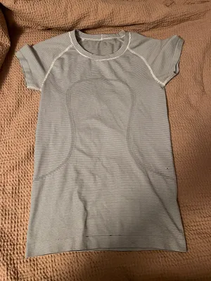Lululemon Swiftly Tech Short Sleeve thumbnail 3