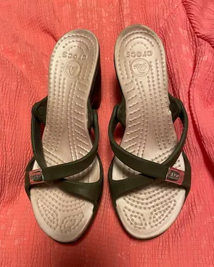 CROCS Women's  Cross-Strap Slide Sandals thumbnail 1