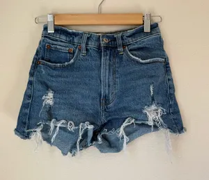Abercrombie & Fitch The Mom Short High Rise Curve Love Size 24 | 00 thumbnail 1