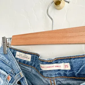 Levi's | Ribcage Straight Ankle‎ Distressed Knee Jeans in Blue size 25 thumbnail 5