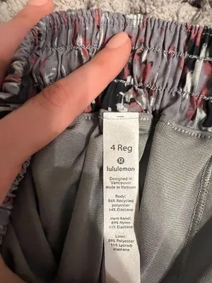 Lululemon Hotty Hot Short 2.5” thumbnail 3