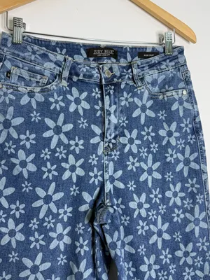 Judy Blue Wide Crop Floral Jeans Size 9/29 Daisy Daze JB88772MD Raw Hem thumbnail 6