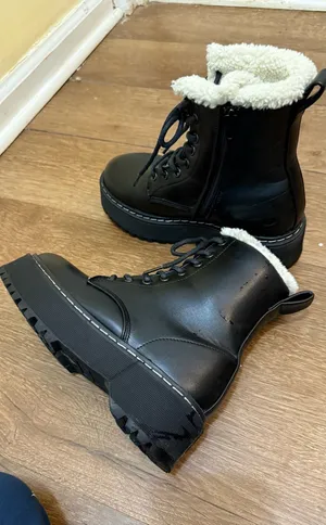 Steve Madden Women's faux Boots Size 5 thumbnail 1