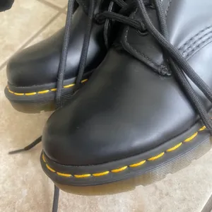 Dr. Martens 1460 W Black‎ Smooth Leather 8-Eye Lace Up Combat Boots Womens 7 thumbnail 12