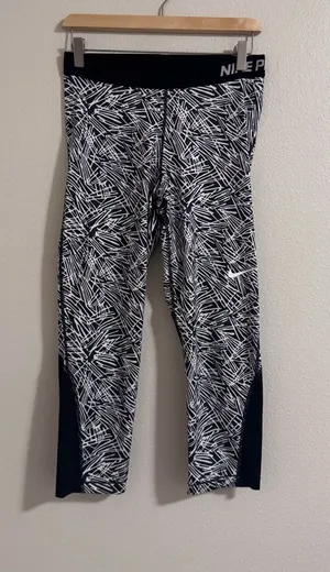 Nike Black & White Patterned Leggings thumbnail 1