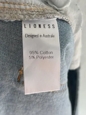 Lioness Horseshoe barrel style leg Light wash sz small thumbnail 8