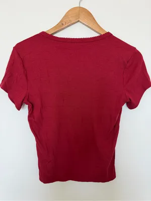 Frankee & skylaar Red Ribbed V-Neck Henley Tee thumbnail 3