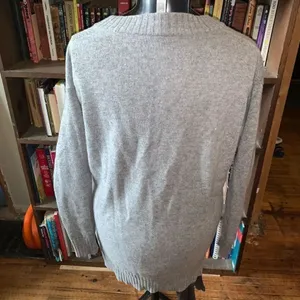 Athleta cashmere wool blend v-neck tunic length heathered gray sweater thumbnail 3