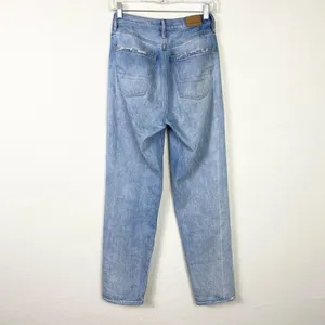 American Eagle Vintage Light Wash Distressed Denim Baggy Jeans Size 0 thumbnail 2
