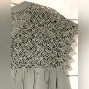 DR2 Olive Green Sleeveless Top with Lace and Ruffle Size 1X thumbnail 5