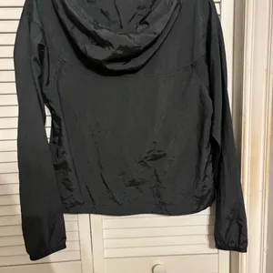 NIKE BLACK HOODED WINDBREAKER SIZE SMALL thumbnail 11