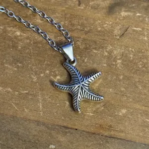 Silver tone starfish pendant necklace thumbnail 4