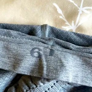 Lululemon‎ Ruched Shorts Size 6 thumbnail 2