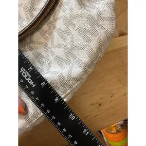Michael Kors White Jet Set Item Signature Medium Tassel Flip Top Shoulder Bag thumbnail 11