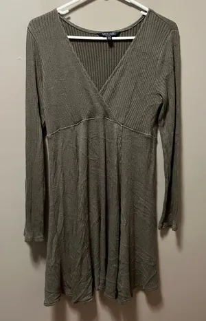 American Eagle Long Sleeved A-Line Dress Green Size‎ Large thumbnail 1