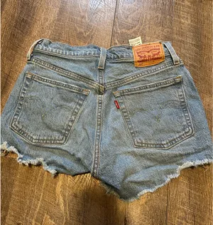 Women’s Levi’s Jean Shorts 501 thumbnail 2