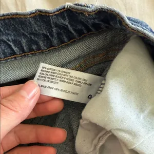 Universal Threads Women's vintage straight leg medium wash Blue Jeans thumbnail 4