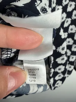 Ann Taylor Black White Floral Blouse V Neck‎ Long Sleeve Classic Workwear Medium thumbnail 6