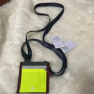 💙💖 NWT Lululemon Ever Ready Crossbody Wallet thumbnail 3