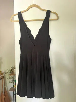 Kimchi Blue Urban Outfitters Black Scalloped Plunge Neck Flowy Romper thumbnail 4