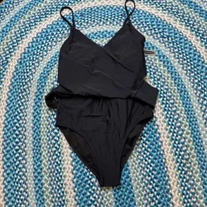 New‎ Old Navy Swimsuit thumbnail 3