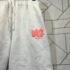 White Fox Boutique Sweatpants XS Heather Grey‎ Archive 6.0 Puff Print Joggers thumbnail 2