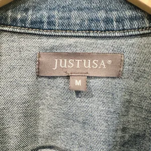 Just USA Boutique Women Distressed Blue Staircase Hem Jean Jacket Button Up-Med thumbnail 4