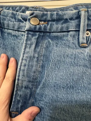 Good American Straight Leg High-Rise Denim Jeans - Light Blue Wash thumbnail 2