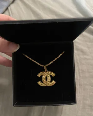 designer logo pendant on chain necklace Gold thumbnail 2