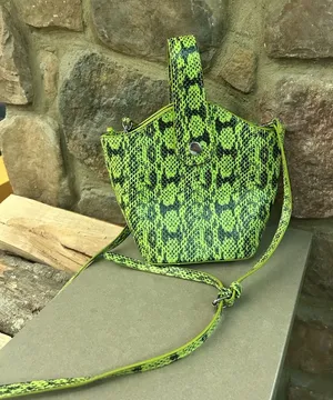 Purse green snakeskin faux leather no flaws thumbnail 1