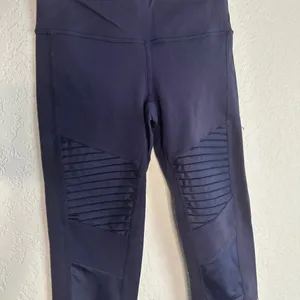Alo Yoga Navy Blue Moto Leggings Mesh Panels Pilates Yoga Relaxation Loungewear thumbnail 2