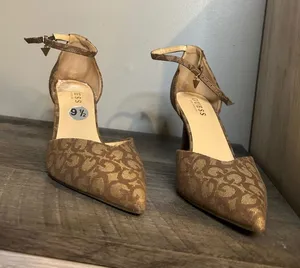 GUESS Monogram Logo D'Orsay Pointed Toe Ankle Strap Pumps Tan Brown Womens 9.5 thumbnail 1