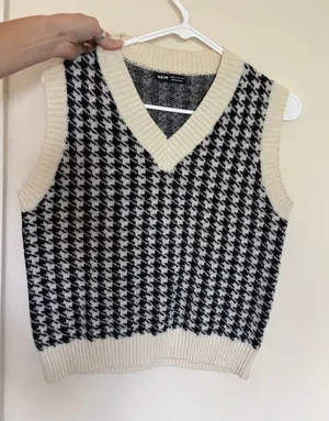 V-Neck Sweater Vest in Black & Cream thumbnail 1