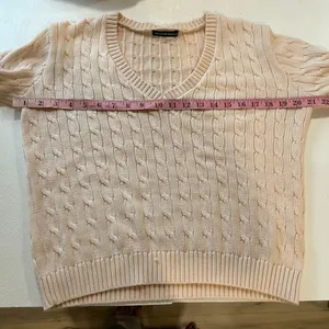 Brandy Melville Cable Knit V-Neck Cropped Sweater Blush Pink One Size thumbnail 6