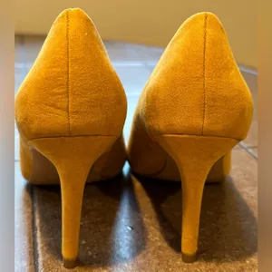 Xappeal Yellow Mustard Suede Heels Sz 7.5 3 Inch Heels. thumbnail 6