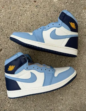Jordan 1 High OG First in Flight thumbnail 1