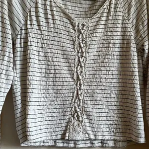 American Eagle Cream Top w/ Blue Stripes - M‎ thumbnail 3