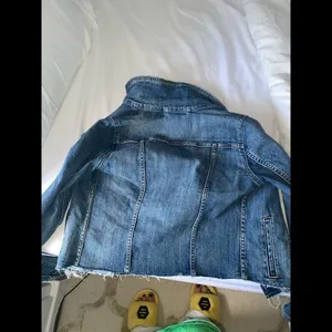 Levi's cropped denim jacket thumbnail 3