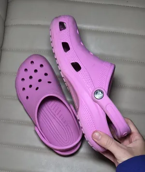 CROCS Womens 7 Clogs in Bright Pink thumbnail 1