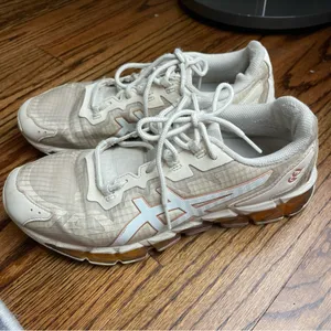Asics Cream and White Running Shoes (Flawed) thumbnail 2