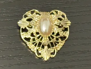 Lovely Vintage Brooch Faux Pearl Cabochon Filigree Gold Tone Heart thumbnail 4
