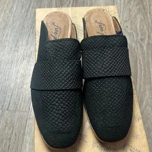 Free People “At Ease” Crocodile Print Leather Loafers/Mules Size 5.5 thumbnail 8