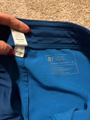 Figs Women’s Blue Alps Catarina One Pocket Scrub Top & Zamora‎ Joggers Medium thumbnail 10