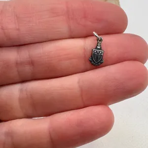 Vintage‎ Sterling Silver Shield Crest Charm Greek Inscription Heraldic 0.45g thumbnail 3