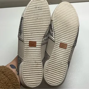 FRYE‎ Melanie Perforated Slip On Mules 9M Casual Chic Minimalist Neutral Comfort thumbnail 9